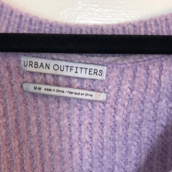 SOLD Lilac sweater with v-neck detail - Picture 3 of 6